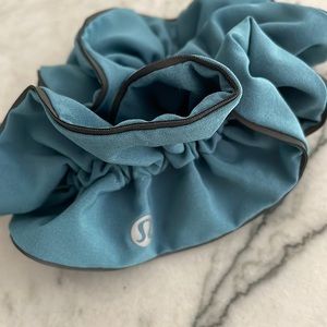 Lululemon scrunchie